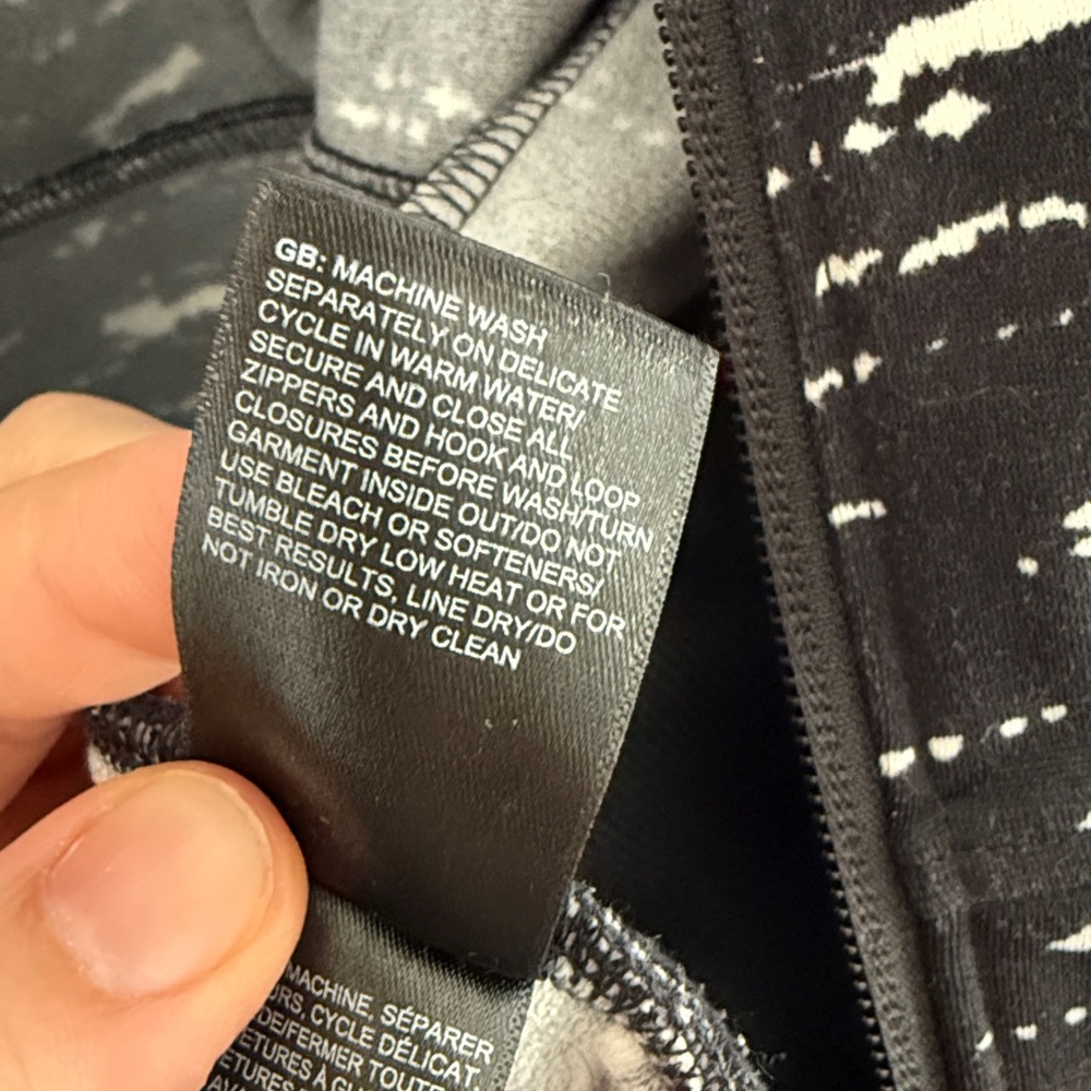 The North Face Women’s Black and White Zip-Up Hoodie, Medium - Picture 4 of 5